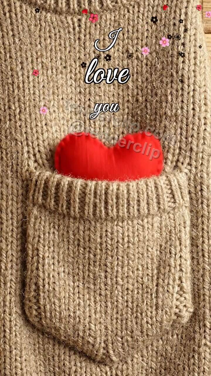 Animated greeting card about I love you: Sweater Pocket Heart