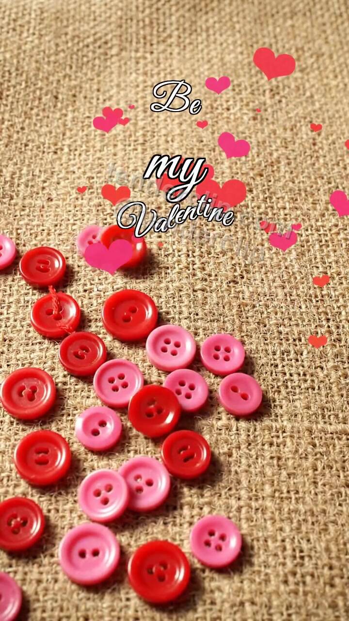 Animated greeting card about Be my Valentine: Button Heart Sew